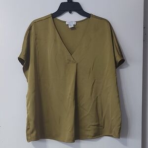 Cupcakes & Cashmere Green Cuffed Sleeve Boxy Blouse